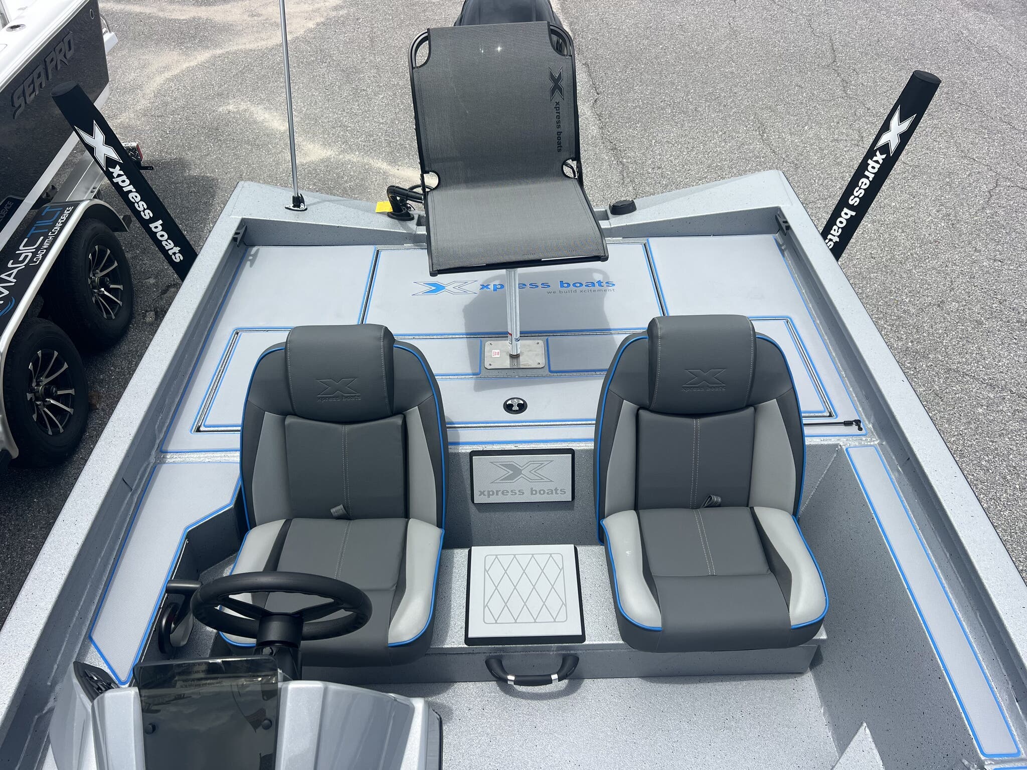 プリヴィレッジページです！ New 2026 Xpress Hyper-Lift Crappie Series H18C, 32405 Panama City