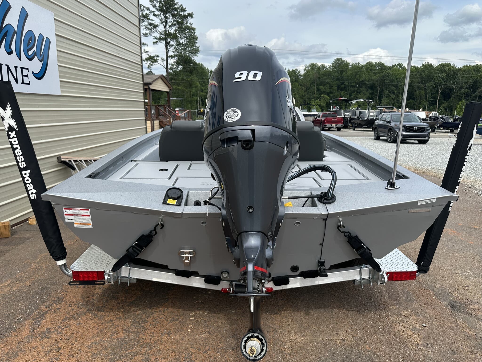 New 2027 Xpress Hyper-Lift Crappie Series H17 CRAPPIE, 32439