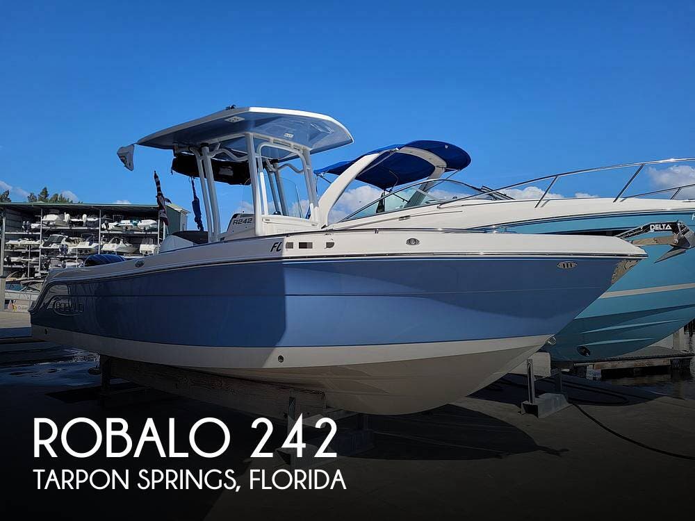 2022 Robalo Explorer R242