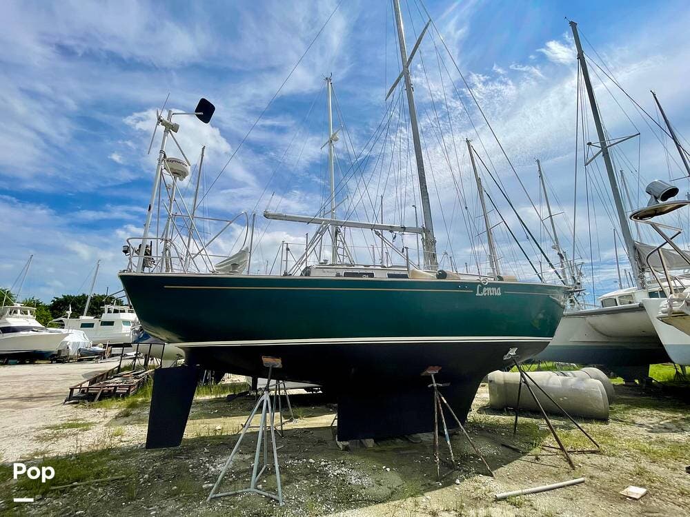 Email now about this Cruiser - 1983 Hinterhoeller Niagara 35! Slide #1