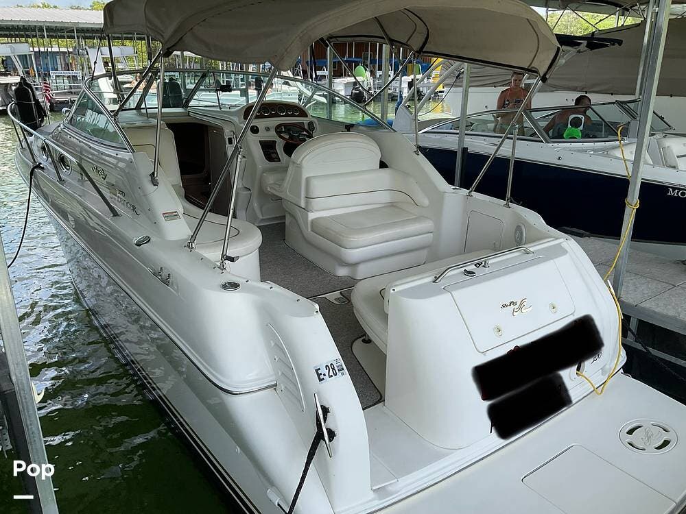 Email now about this Express Cruiser - 2000 Sea Ray Sundancer 270! Slide #2
