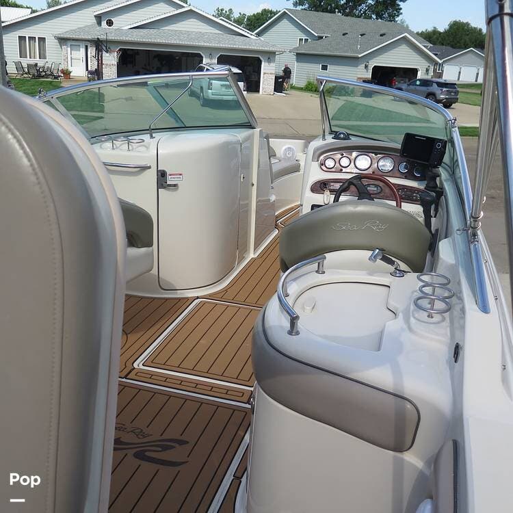 Email now about this Bowrider - 2004 Sea Ray Sundeck 270! Slide #1