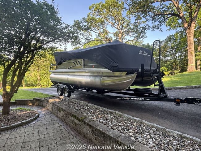 2023 Sun Tracker  Party Barge
