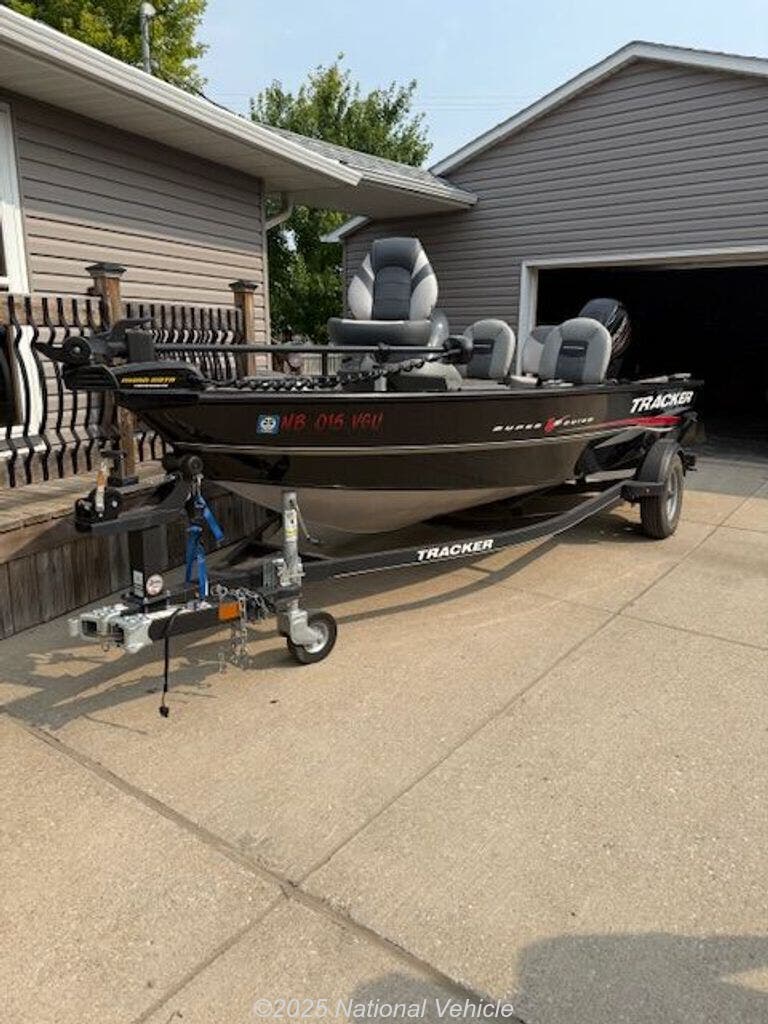 2017 Tracker Boats Super Guide