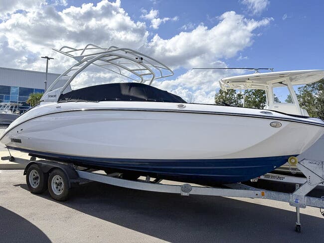 2023 Yamaha 252 SE