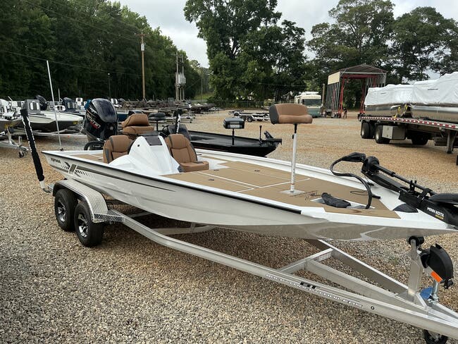 2026 Xpress Hyper-Lift Bass Series    H20 