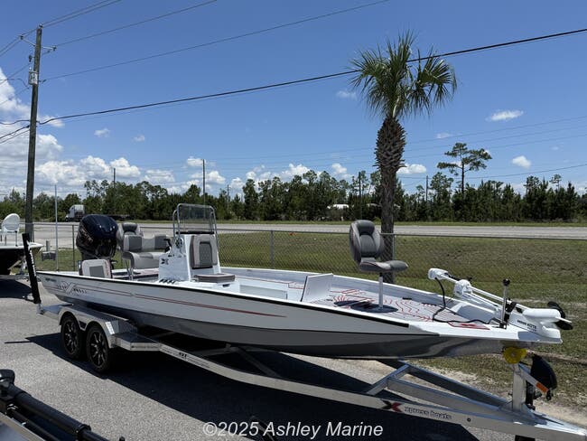 2025 Xpress Hyper-Lift Bay Series