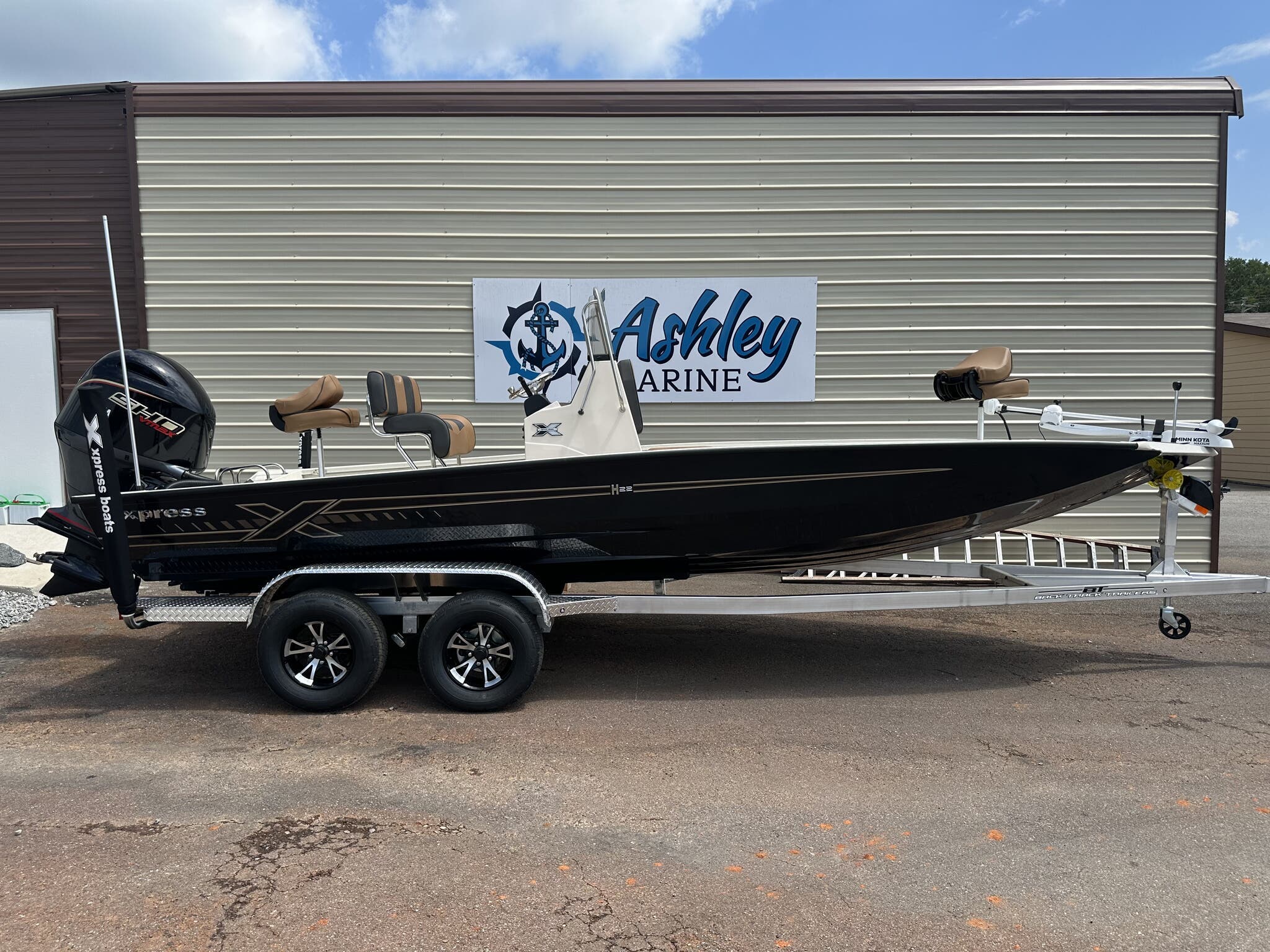 2027 Xpress Hyper-Lift Bay Series H22B