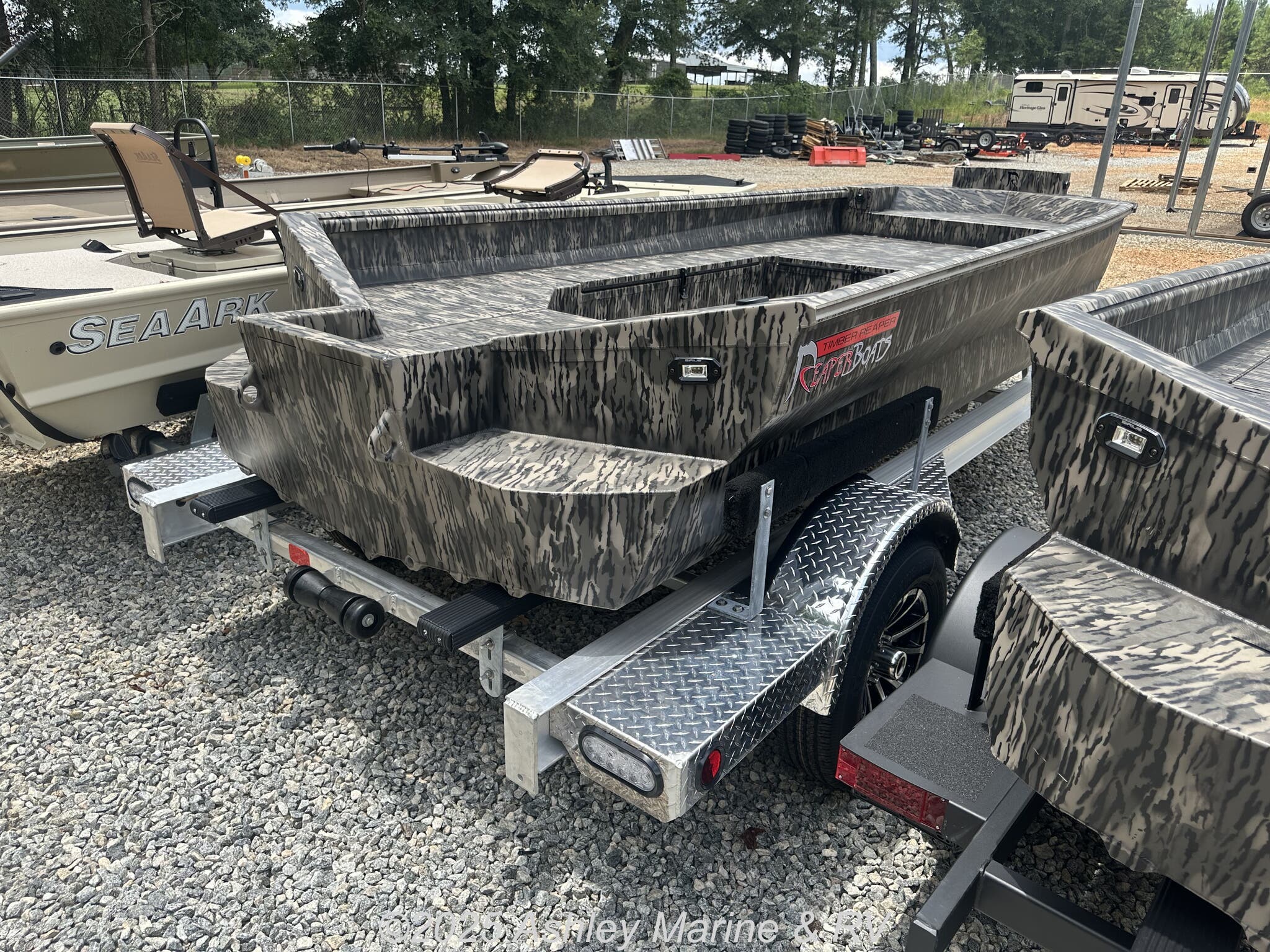 Duck Boat - 2026 Reaper Boats 656 656 STEP TRANSOM | Motor & Keel