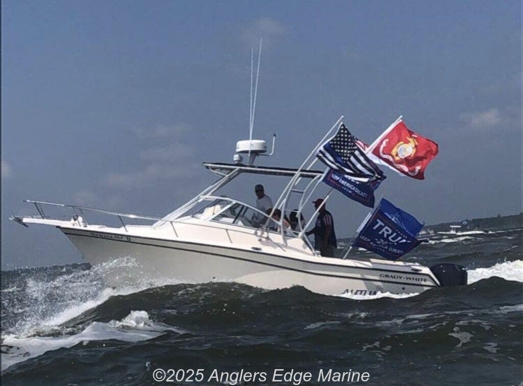 Email now about this Walkaround - 2005 Grady-White Express 265! Slide #3