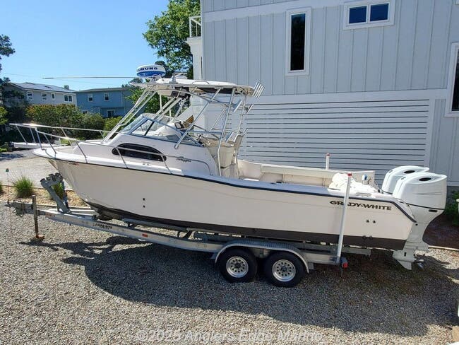 2004 Grady-White  Islander 270