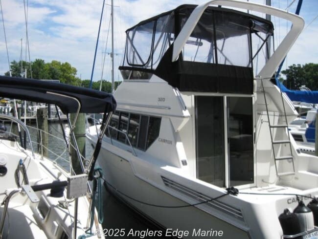 1996 Carver  320 Voyager
