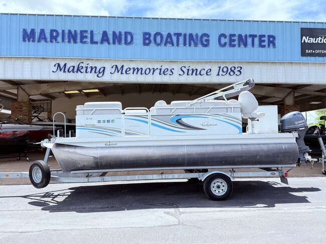 2019 Qwest Pontoons  818 CTR