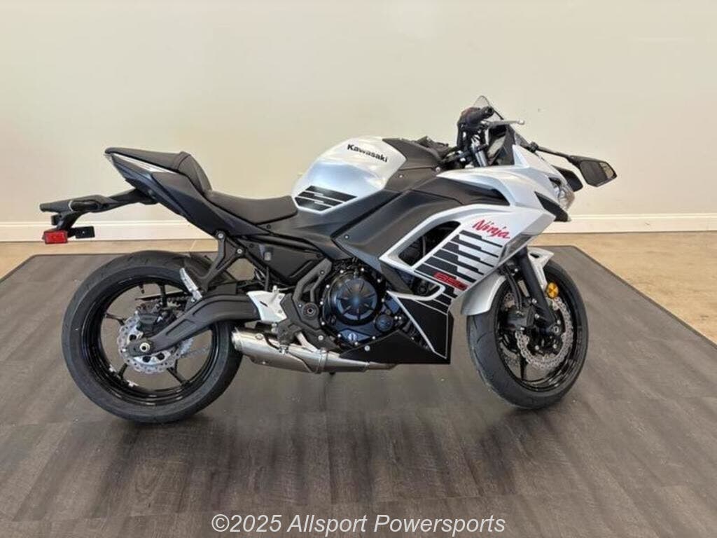 Sport Motorcycle For Sale - 2025 Kawasaki Ninja® ZX™-6R ABS | Rev