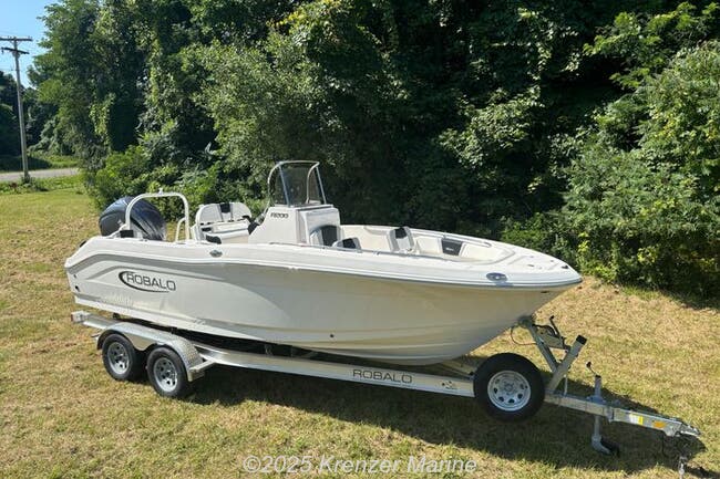 2024 Robalo Center Console R200