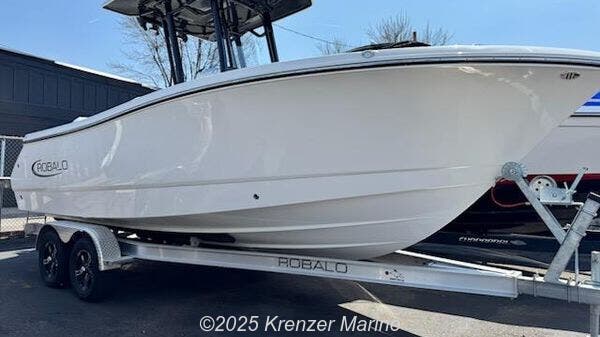 2025 Robalo Center Console R230